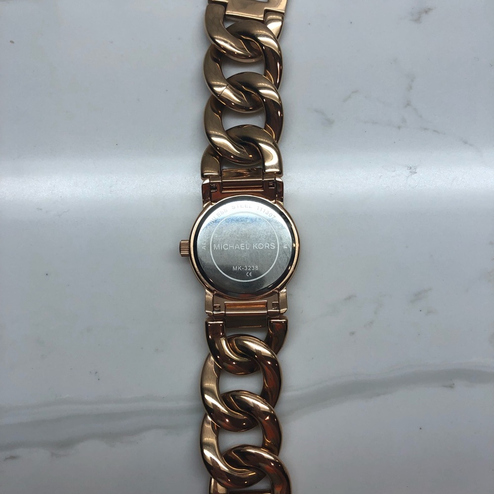Michael Kors Rose Gold Watch - Picture 4 of 6